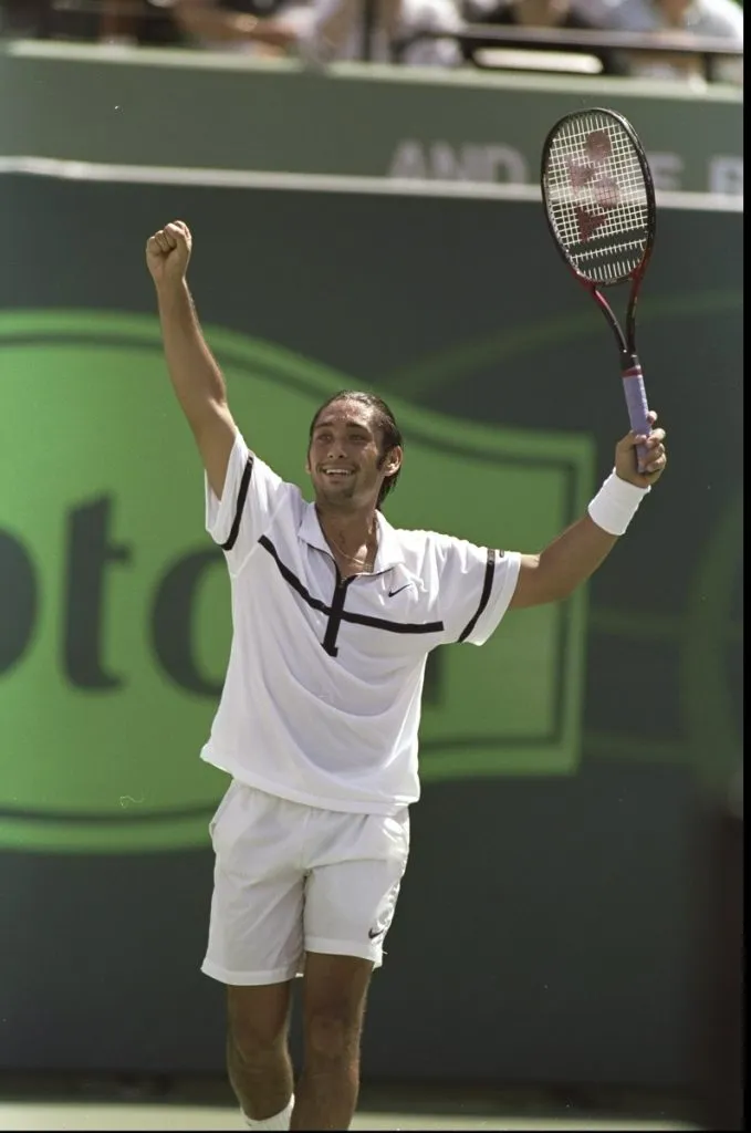 29 Mar 1998: Marcelo Rios of Chile celebrates after winning the final of the Lipton Championships in Key Marcelo Ríos el 29 de marzo de 1998, cuando se convirtió en el número 1 del mundo (Getty Images).