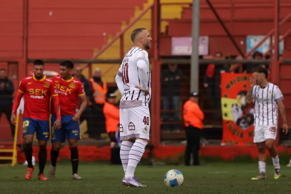 Emanuel Herrera tuvo minutos en la derrota granate frente a Unión Española, uno de los clubes que defendió en Chile. También jugó en Deportes Concepción y Ñublense. (Jonnathan Oyarzun/Photosport).