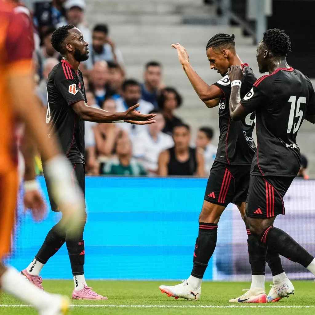Gabriel Suazo y Sevilla lograron un empate ante Olympique de Marsella. Foto: Sevilla.