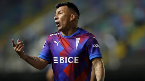 Gary Medel no aguantó más el arbitraje de Fernando Véjar y reclamó a viva voz.