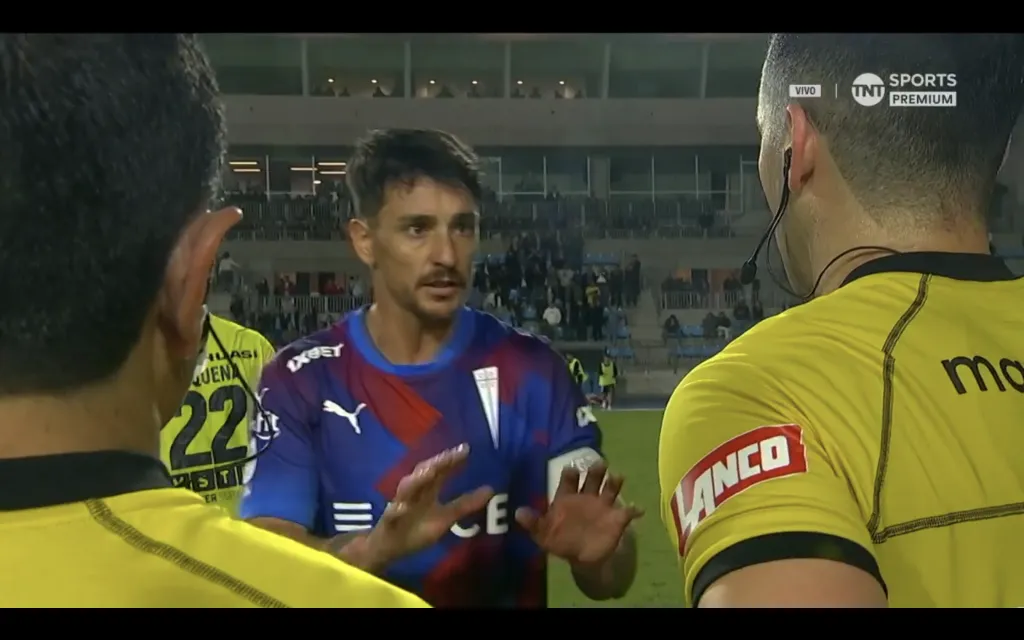 Terminado el partido, Zampedri encaró a Véjar | TNT Sports