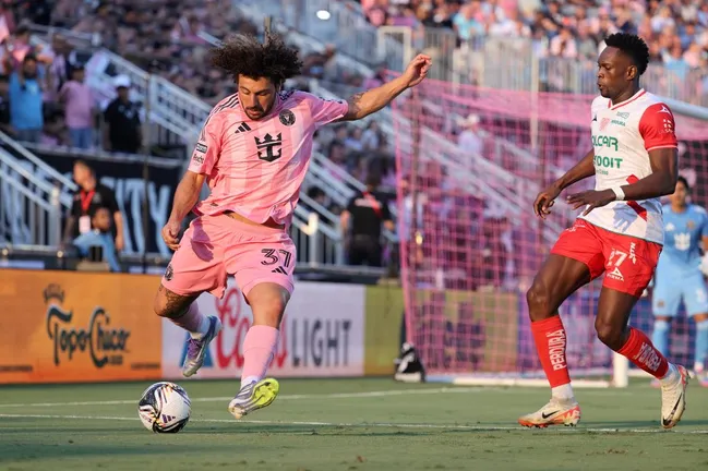 Maximiliano Falcón fue expulsado por primera vez desde que arribó al Inter Miami. El uruguayo se tardó 28 partidos en ver una roja con las Garzas. | Foto: Getty Images.