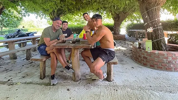 El asado de Alexis con Pizarro y Fefe.