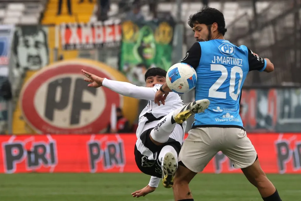 Claudio Aquino aseguró que Colo Colo puede pelear el título a pesar de estar muy lejos. Foto: Photosport.