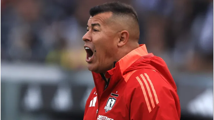 Jorge Almirón recibe críticas de todos lados en Colo Colo.