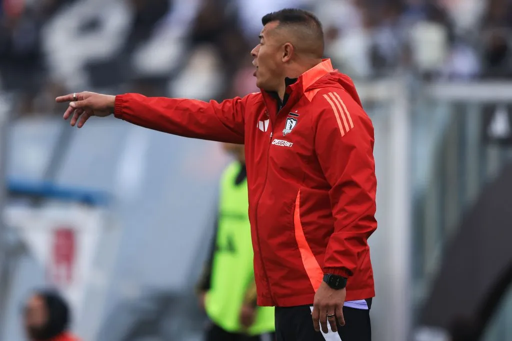 Jorge Almirón otra vez fue expulsado. Foto: Felipe Zanca/Photosport