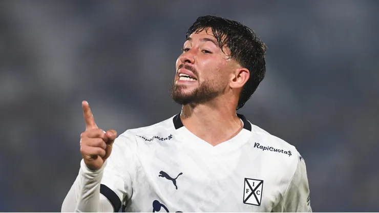 Independiente de Felipe Loyola no lo pasa bien en la previa del partido ante Universidad de Chile por la Copa Sudamericana.