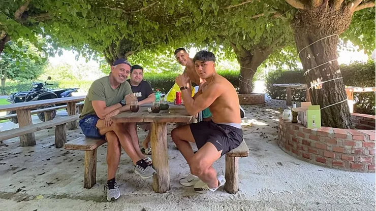 Alexis Sánchez, Damián Pizarro y Fernando Felicevich en Italia.