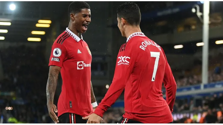 Cristiano Ronaldo y Marcus Rashford celebrando en el Manchester United por la Premier League, 2022.