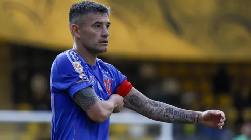 Charles Aránguiz no va ni citado en la U para el duelo con Cobresal.