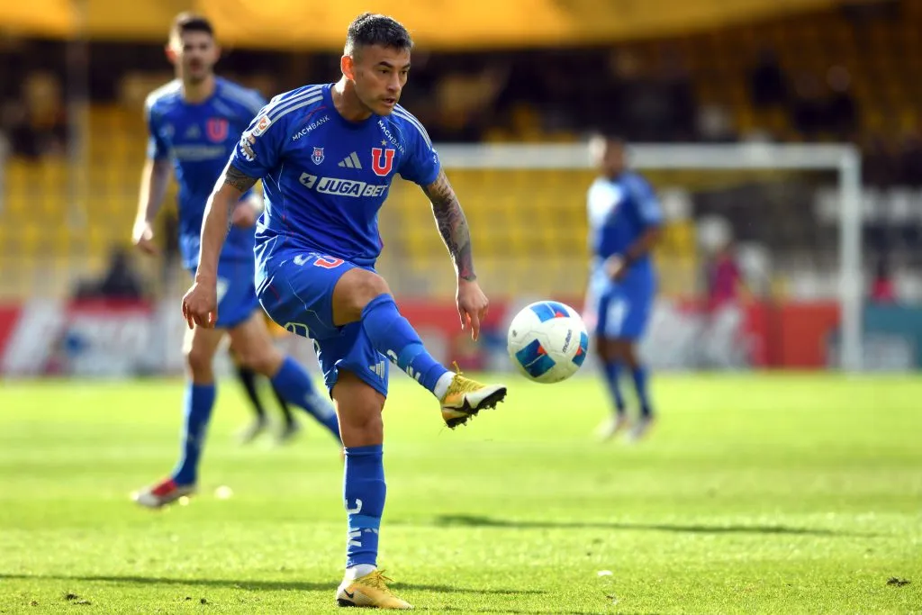 Charles Aránguiz no fue citado en la U para el duelo ante Cobresal para que se enfoque en la Copa Sudamericana. Foto: Photosport.