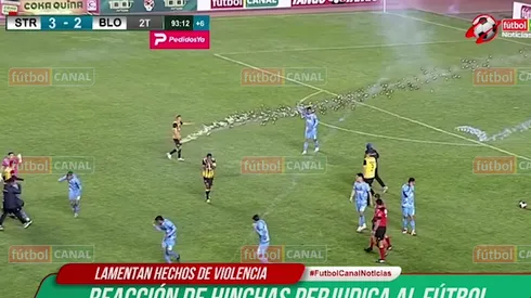 Los hinchas de un club de Bolivia lanzaron fuegos artificiales a sus propios hinchas.