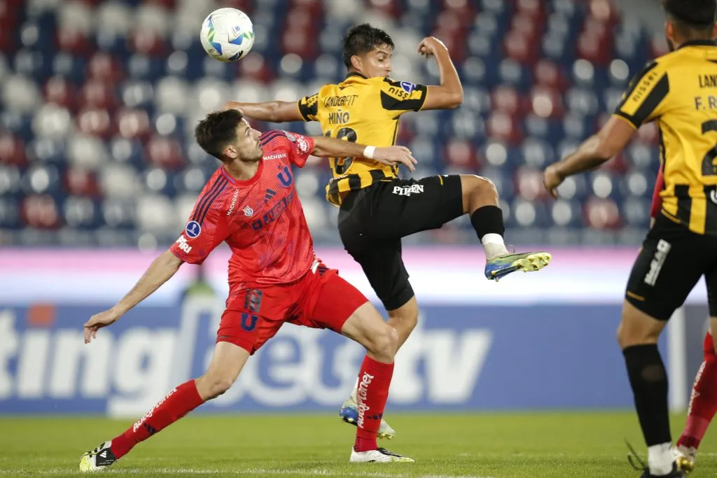 Lucas Di Yorio no juega desde el duelo ante Guaraní. Foto: Cesar Olmedo/Photosport