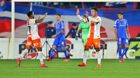 Cobresal derrota a U de Chile y la aleja del título.