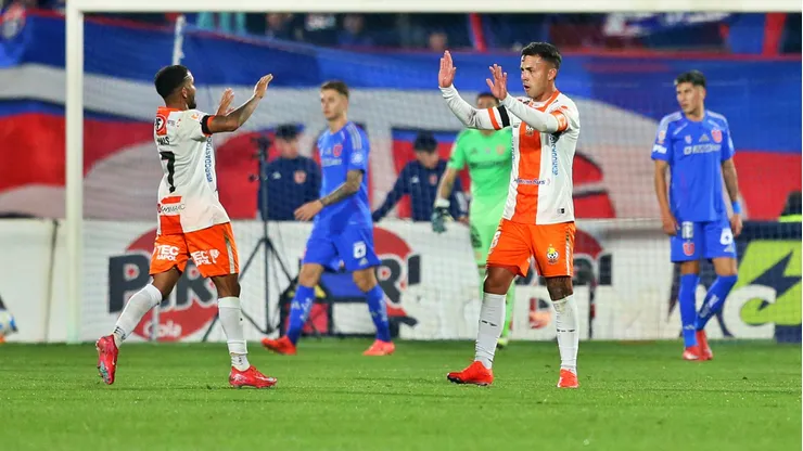 Cobresal derrota a U de Chile y la aleja del título.