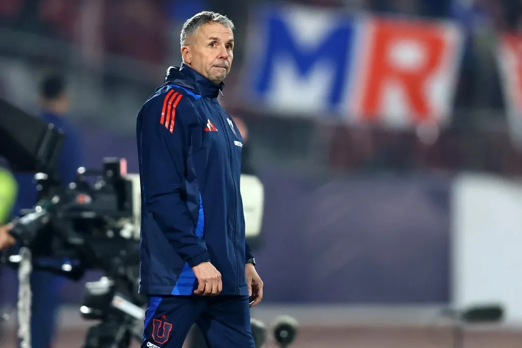 Gustavo Álvarez ha pedido un esfuerzo por un nuevo delantero en la U. Foto: Javier Torres/Photosport