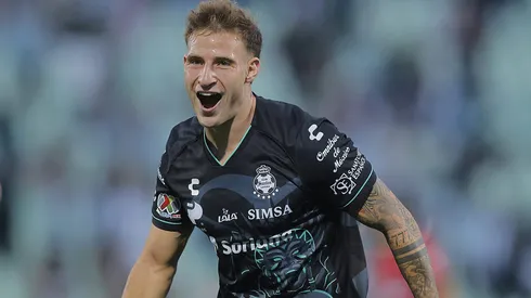 Bruno Barticciotto celebra uno de los seis goles que anotó en el Santos Laguna.