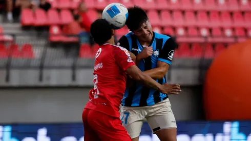 Huachipato y Unión La Calera protagonizan un choque apasionante en la Liga de Primera.