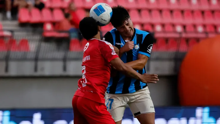 Huachipato y Unión La Calera protagonizan un choque apasionante en la Liga de Primera.
