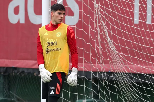 Vicente Reyes, otro que sueña con ser el golero de la Roja. (Jonnathan Oyarzun/Photosport).