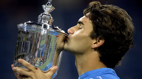 Roger Federer con el trofeo del US Open 2006