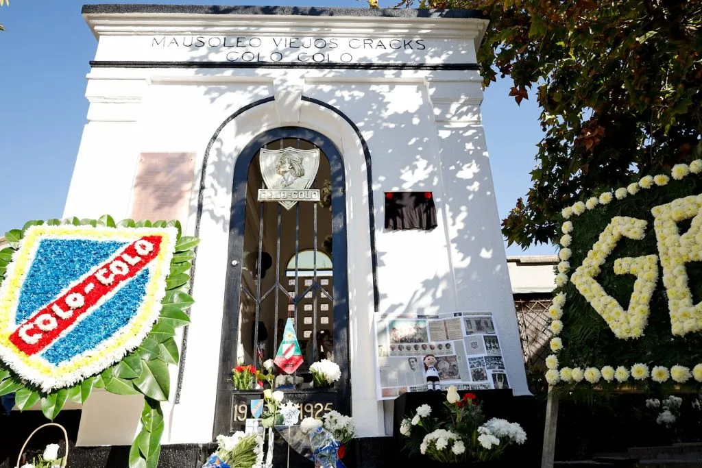 Los restos de David Arellano descansan en el Mausoleo de Viejos Cracks de Colo Colo en el Cementerio General.