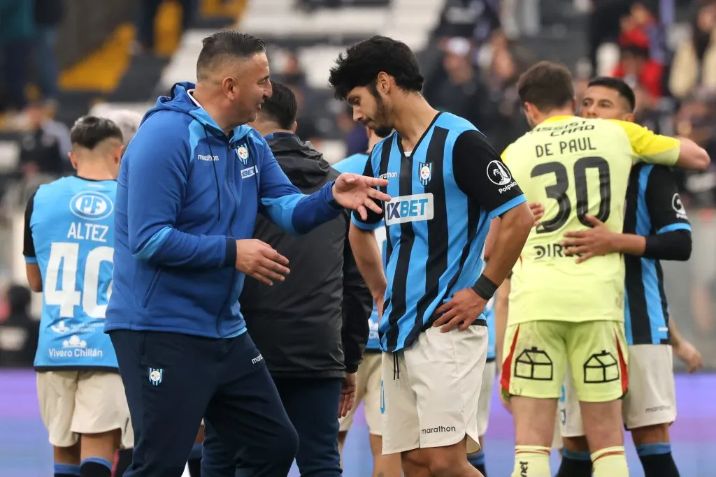 Jaime García habla con Jimmy Martínez tras el empate 2-2 frente a Colo Colo. (Jonnathan Oyarzun/Photosport).