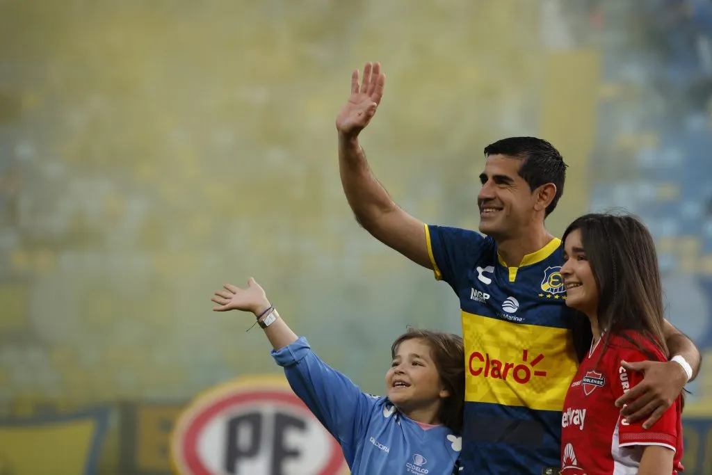 Julio Barroso forjó una relación especial con la hinchada de Everton también. (Andres Pina/Photosport).