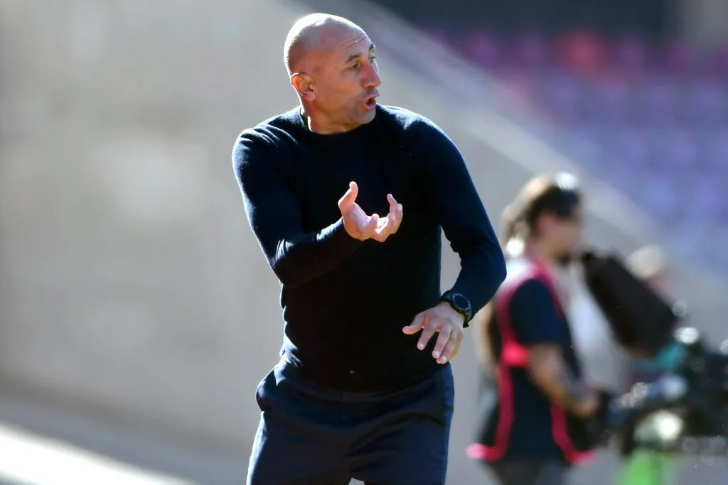 Cristian Paulucci tiene un delantero más para La Serena. (Alejandro Pizarro Ubilla/Photosport).