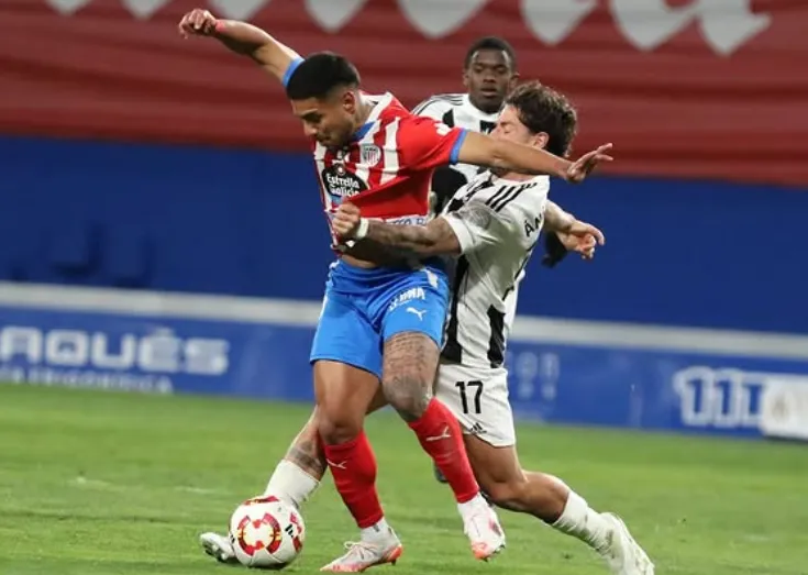 Bryan Mendoza jugó 27 partidos en el CD Lugo de España. Anotó seis goles. (Foto: Instagram).