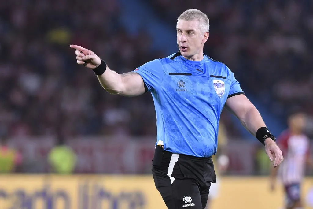 Anderson Daronco arbitrará la ida entre U. de Chile e Independiente | Getty Images