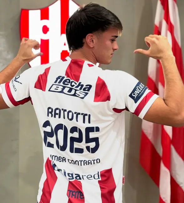 Franco Ratotti con la camiseta de Unión Santa Fe. Jugará en Unión Española a préstamo. (Captura Instagram).