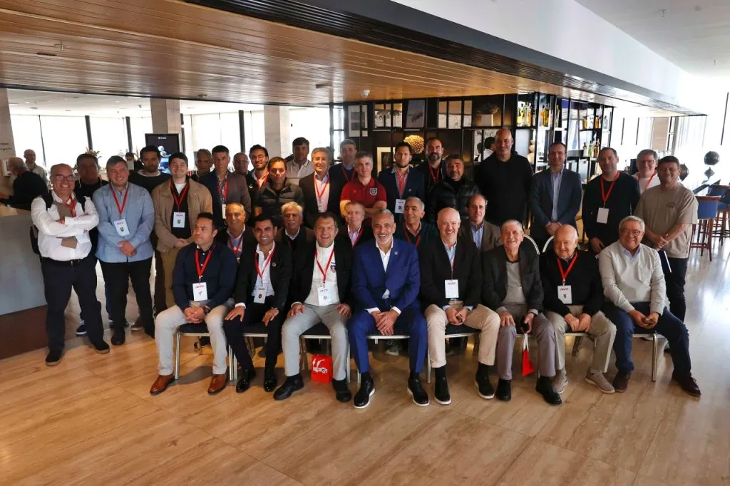 Aníbal Mosa, presidente de Colo Colo, formó parte de “cónclave” de clubes en Viña del Mar (ANFP)