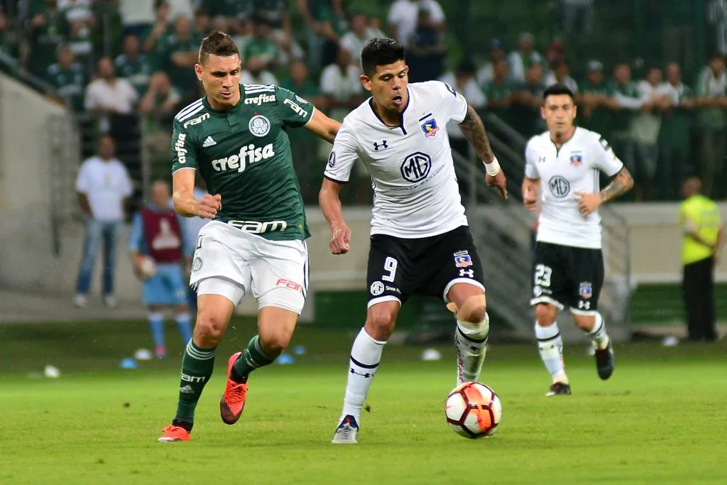 Esteban Pavez en acción durante los cuartos de final de la Libertadores ante Palmeiras en el Allianz Parque. (Bruno Ulivieri/DiaEsportivo/Photosport).