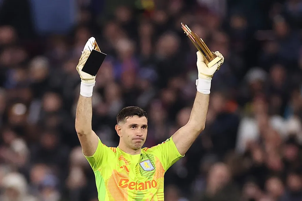 Dibu Martínez ganó los últimos dos Trofeo Yashin. Imagen: Getty