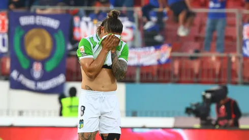 No la pasa bien el delantero celeste.