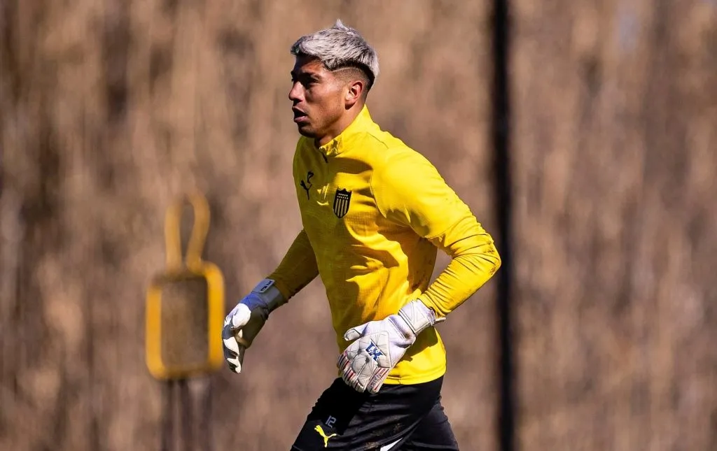 Brayan Cortés apenas lleva unos días de trabajo en Peñarol. Pese a eso, sería titular este sábado en el clásico ante Nacional. | Foto: Peñarol. 