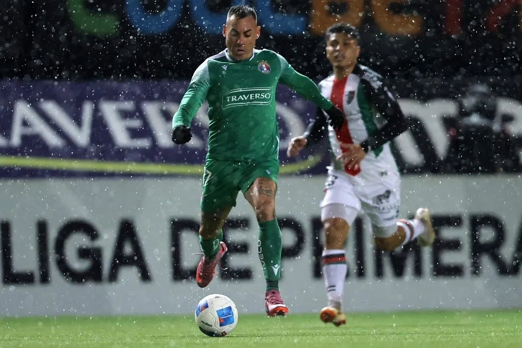 Eduardo Vargas en acción por el Audax ante Palestino. (Javier Torres/Photosport).
