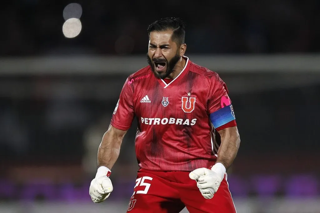 Johnny Herrera, el arquero más ganador en Chile