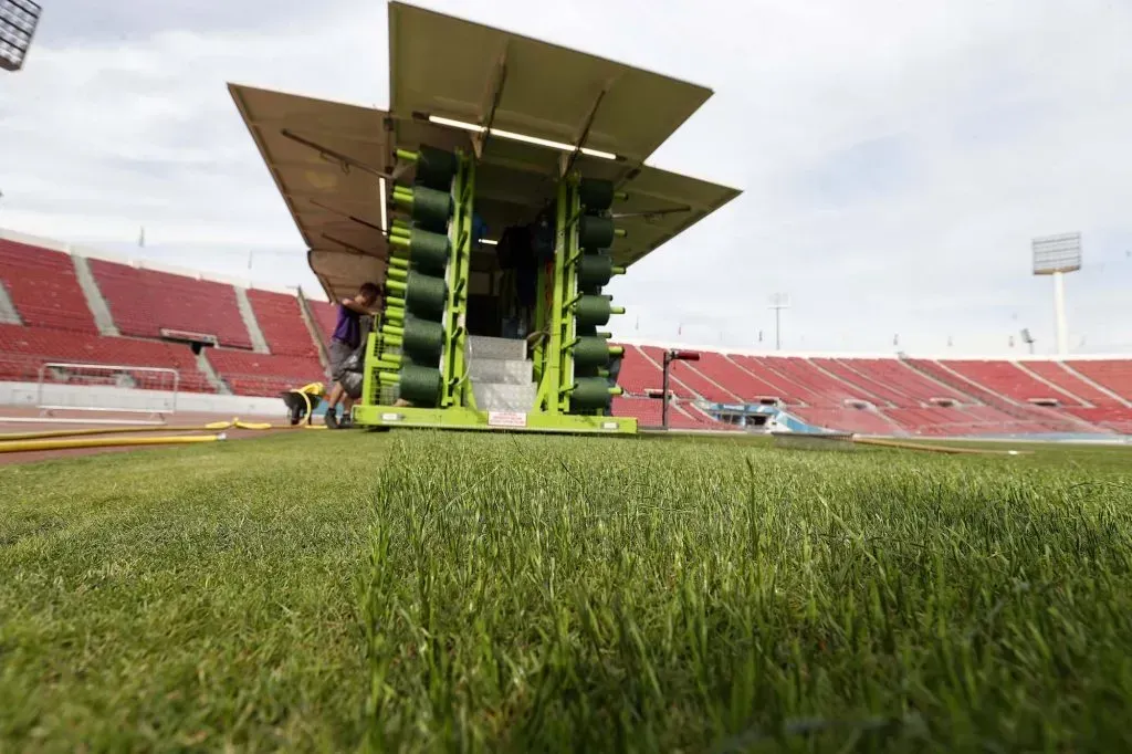 Durante este 2025 el Estadio Nacional transformó su cancha a una de césped híbrido.