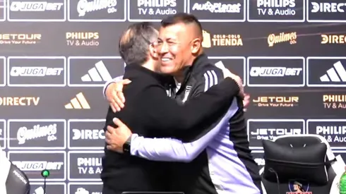 El abrazo entre Mosa y Almirón hace poco más de un mes