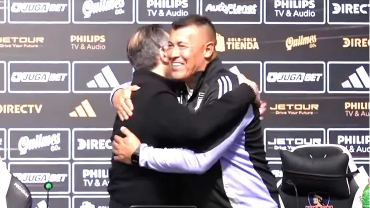 El abrazo entre Mosa y Almirón hace poco más de un mes
