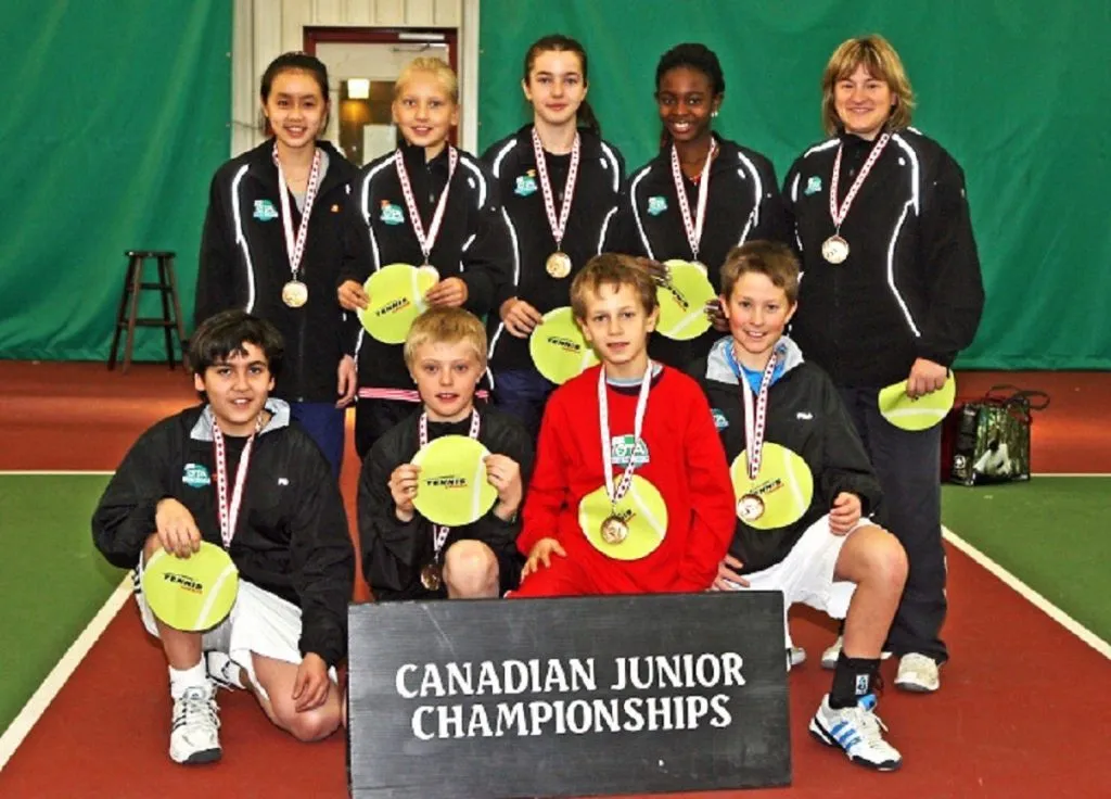 Alejandro Tabilo (abajo, a la quierda), en el equipo de Ontario en los Campeonatos Nacionales Juveniles, 2008.