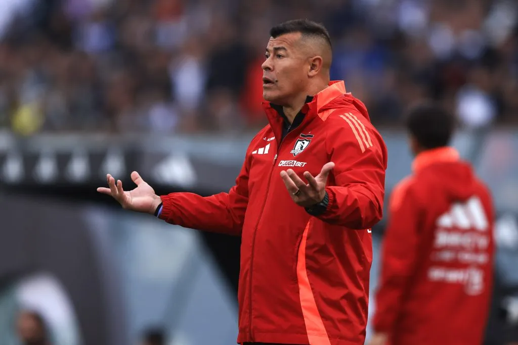 Jorge Almirón sabe que todavía puede perder a Cepeda. (Felipe Zanca/Photosport).