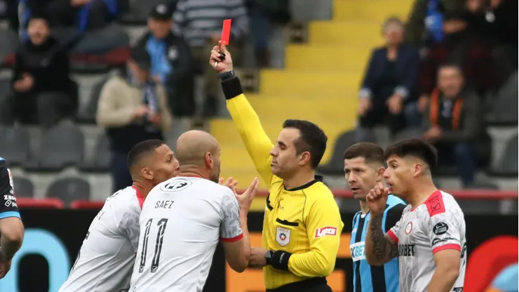 Piero Maza sumó nueva tarjeta roja