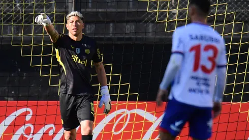 Cortés ganó el clásico 200 de Peñarol y mantuvo el arco en cero en su debut
