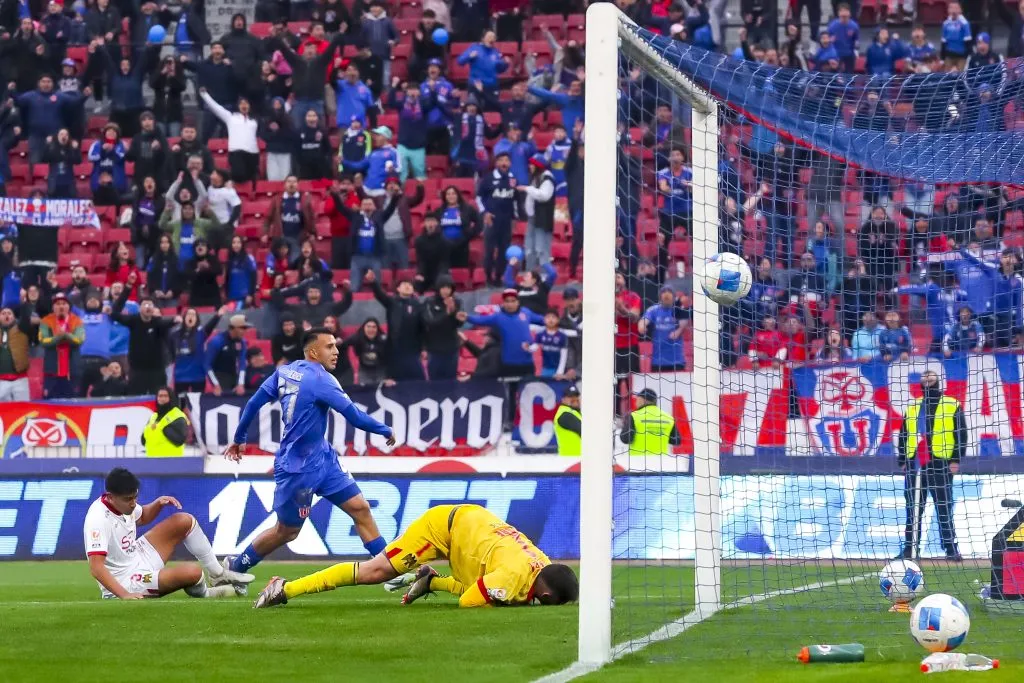 La U anotó el cuarto gol contra Unión Española y Caamaño le recordó al DT de Colo Colo que “hay sospechas”…