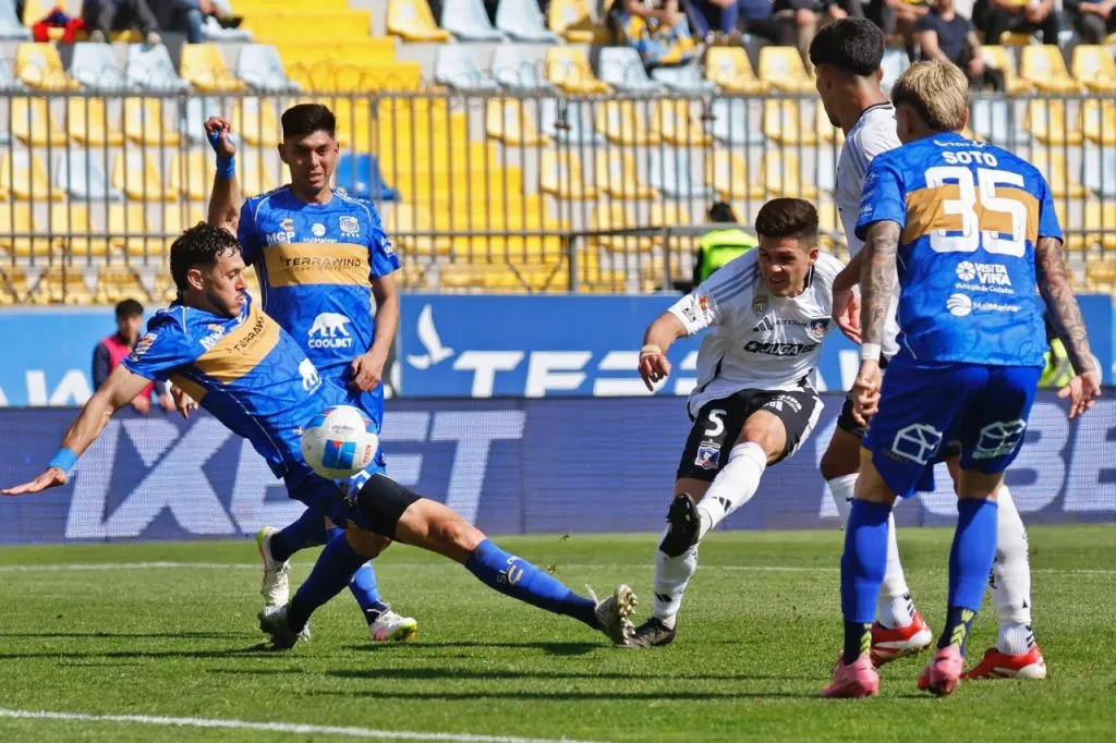 Víctor Felipe Méndez anotó el único gol de Colo Colo ante Everton (Photosport)