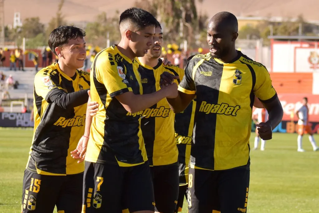 Galani celebra el gol del triunfo contra Cobresal
