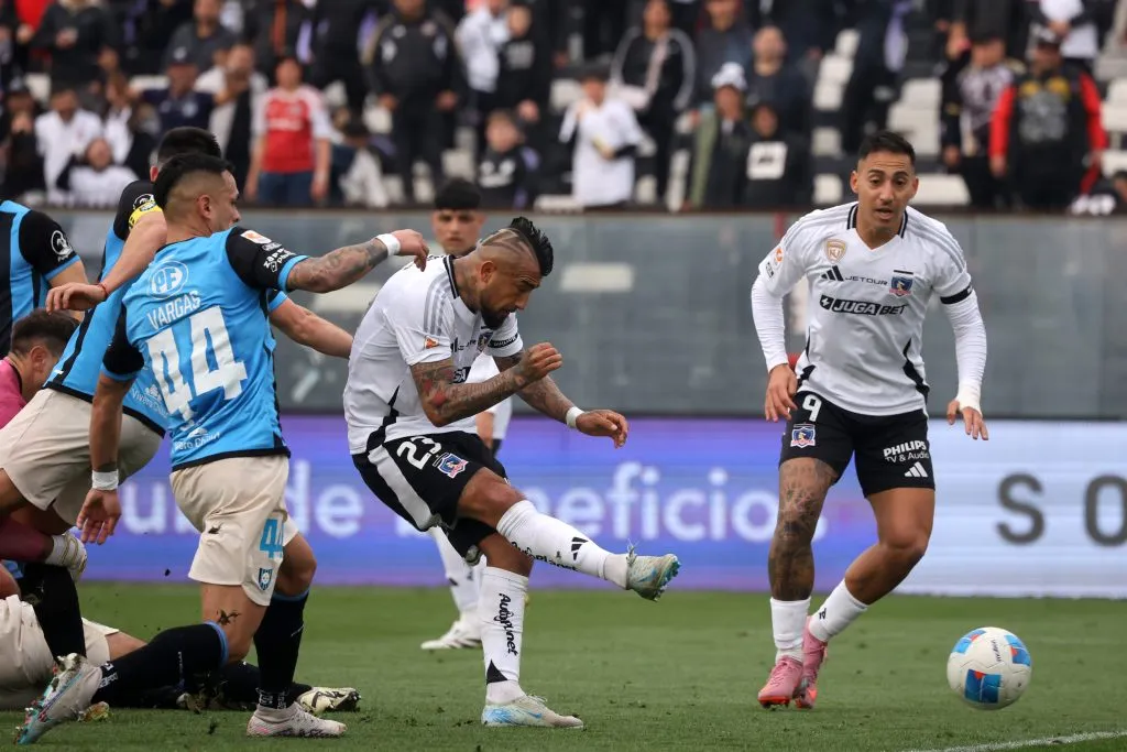 Arturo Vidal en problemas. Foto: Jonnathan Oyarzun/Photosport